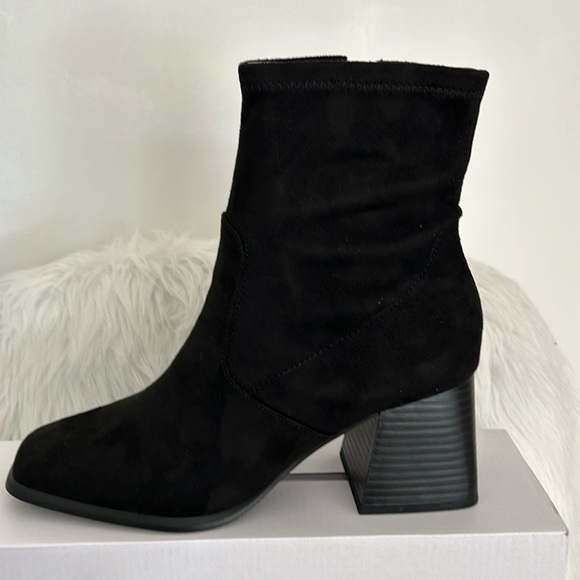 NWT, Marc Fisher blk suede bootie sz 8 1/2 - Picture 2 of 12